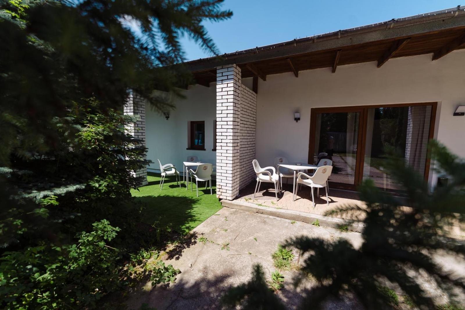 Wake Villa Brwinow Exterior foto