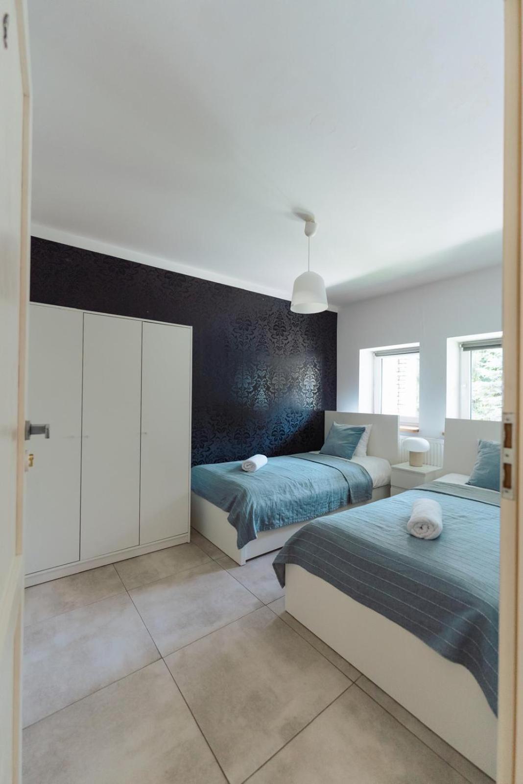 Wake Villa Brwinow Exterior foto